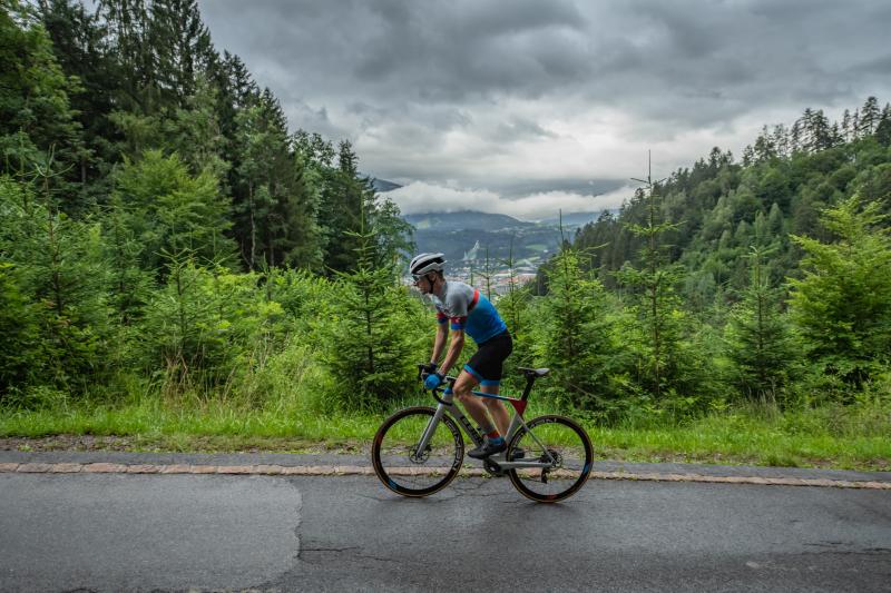Controleer echt alle kleine dingetjes aan je racefiets. Pech wil je voorkomen op jouw grote bergrit fietstocht.