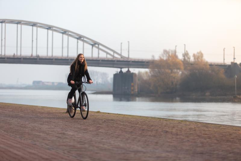 Fietsen in normale kleding kan prima als je een kort ritje wilt maken.