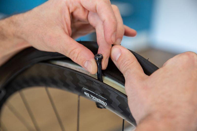 Not every tubeless valve fits on every tubeless rim. So pay attention to which tubeless valves you can use.