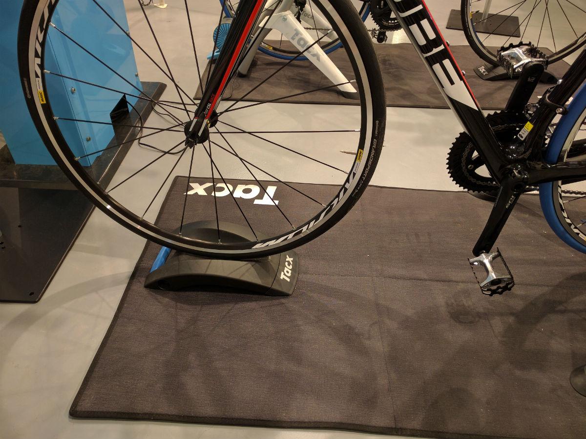 Tacx Bushido - skyliner front wheel support