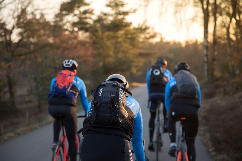 Een goede fietsrugzak hindert je niet tijdens het fietsen en zit comfortabel.