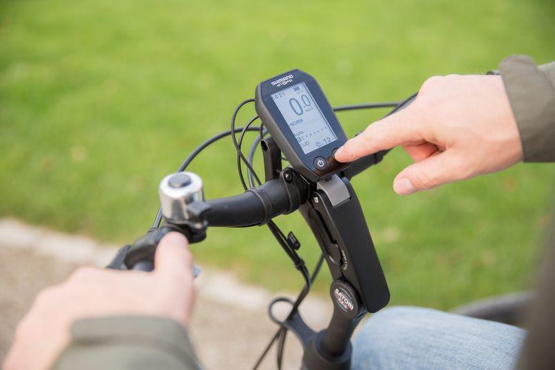 Mit der Shimano Steps Di2 Gangschaltung brauchst du selbst nichts mehr zu tun. Einmal einstellen, welche Trittfrequenz du möchtest, und fertig!