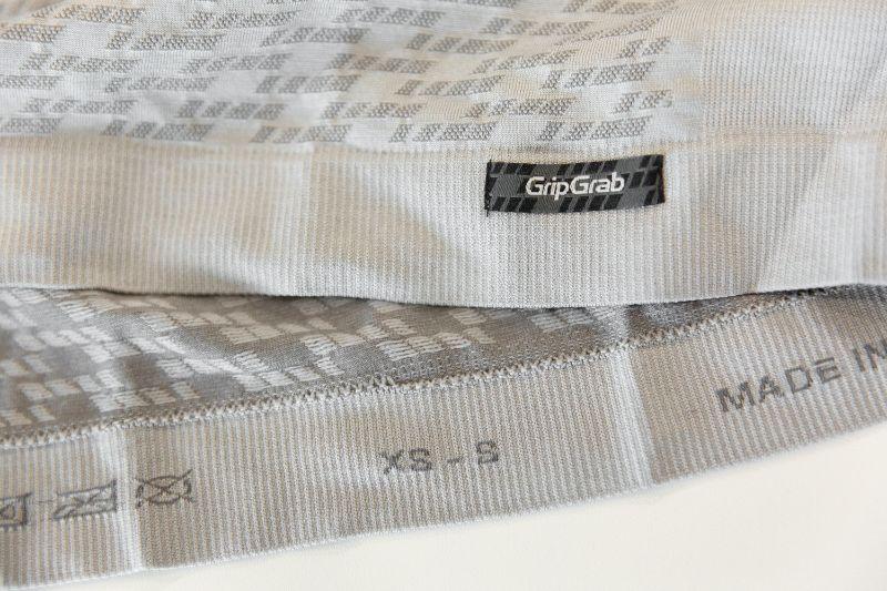 Het Lightweight shirt is flinterdun en zit comfortabel strak om je bovenlichaam (fiets onderkleding).