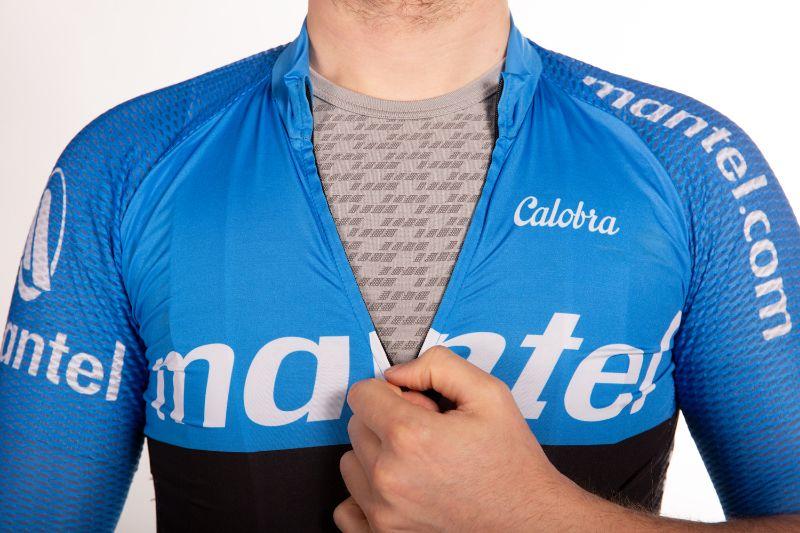 Het lightweight shirt zit erg comfortabel en is zo dun dat je amper door hebt dat je hem aan hebt (fiets onderkleding).