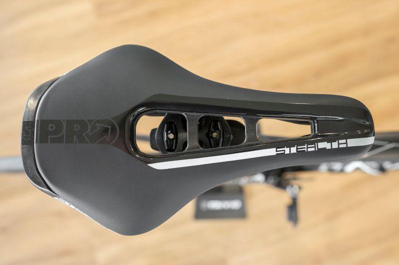 Het Pro Stealth fietszadel zit niet alleen fijn, het zadel is ook erg mooi.