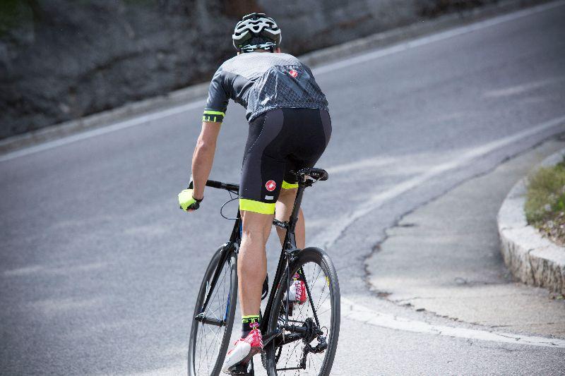 Utbudet är enormt bland olika sorters cykeltröjor. Hur vet man vilken man ska välja?