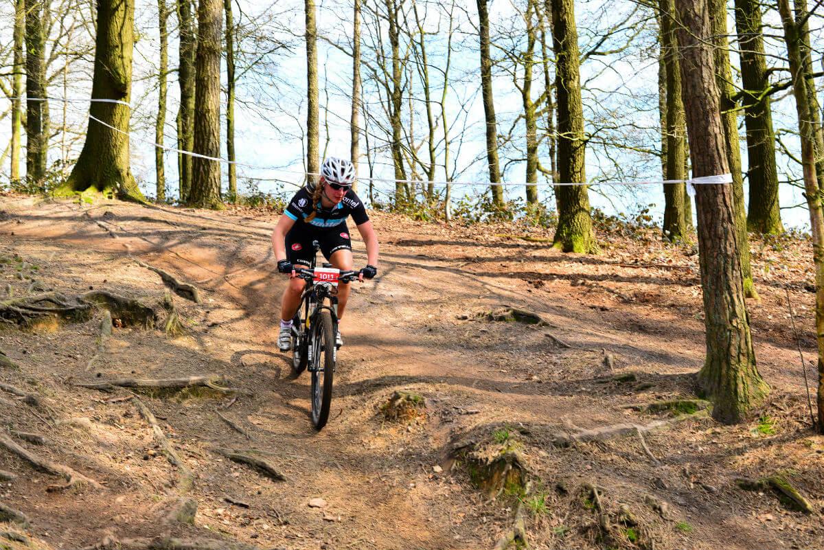 Un buon copertone MTB all-round ti offre una combinazione di tutte le caratteristiche importanti: Aderenza, peso relativamente basso, tasselli di altezza media e una buona resistenza al rotolamento.