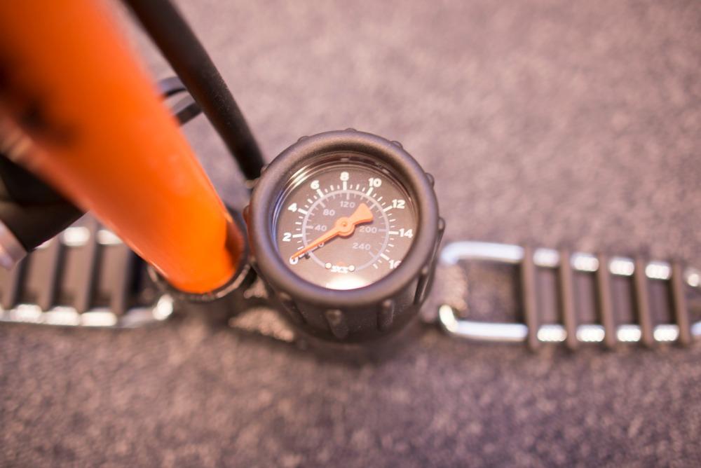 SKS Rennkompressor - manometer