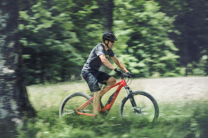 Met de Cube Reaction Hybrid One 400 knal je over de vlaktes.