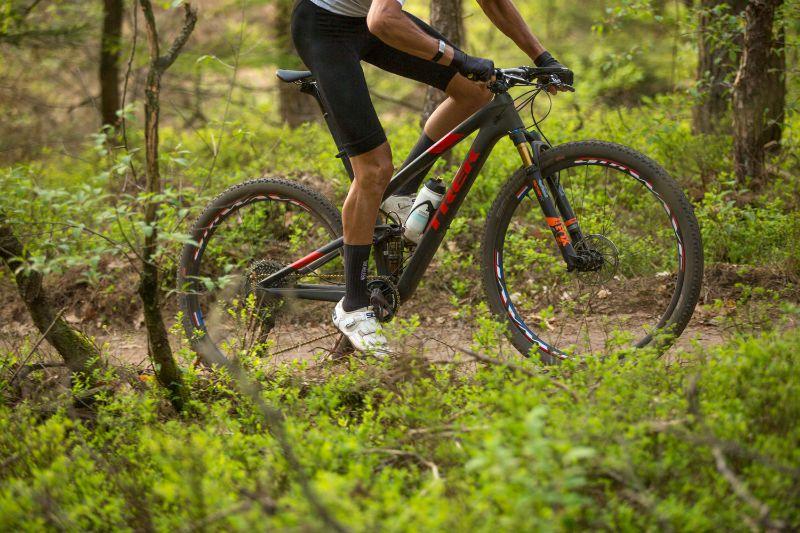 Zelfs op een minder uitdagend terrein kan een demper de rit een heel stuk comfortabeler maken.